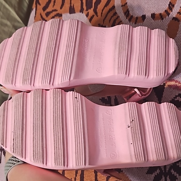 Melissa X Lazy Oaf Women's Kick Off Sandals Pink Heart sz 8 - Picture 2 of 2